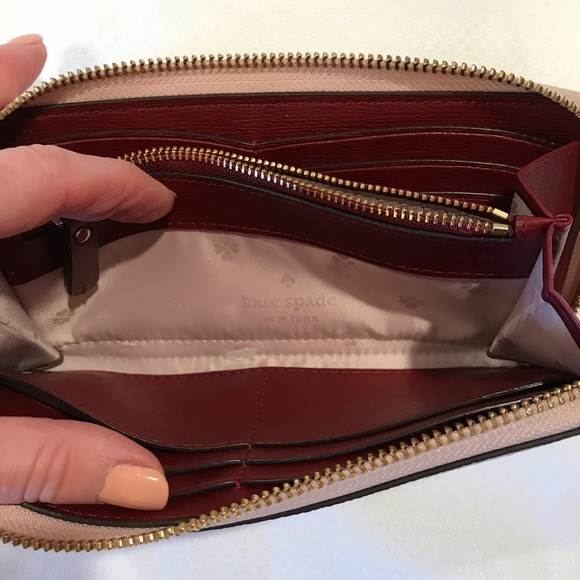 Bundle Kate Spade Wallets ( Light pink and Black) Pre-owned very good condition - Picture 5 of 10